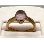 Ladies 9ct gold light purple stone ring. 3.2g size M