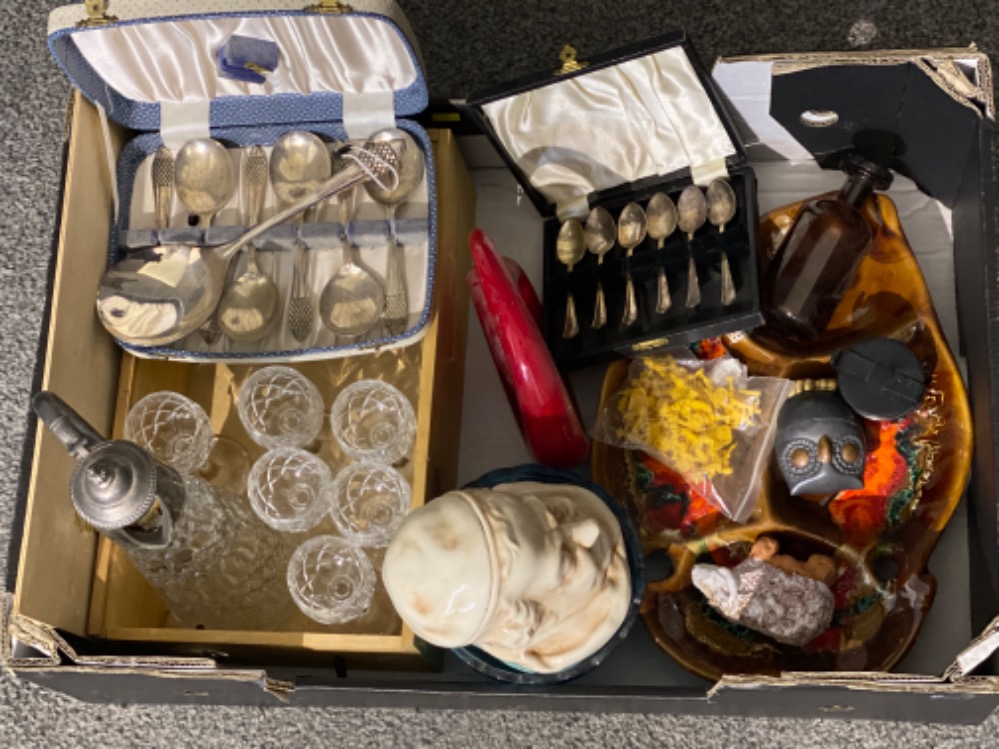 Mixed box lot of miscellaneous items to include glass claret jug set, cutlery, fish plate etc