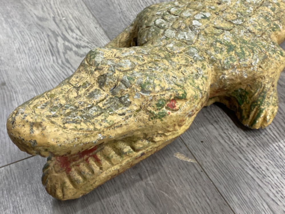 Large concrete garden ornament in the form of a crocodile, 79x21cm - Image 2 of 2