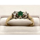 Vintage 9ct gold Emerald and diamond 3 stone ring. Size M (1.7g)