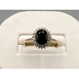 Vintage 9ct gold sapphire and diamond cluster ring. Size O (2.5g)