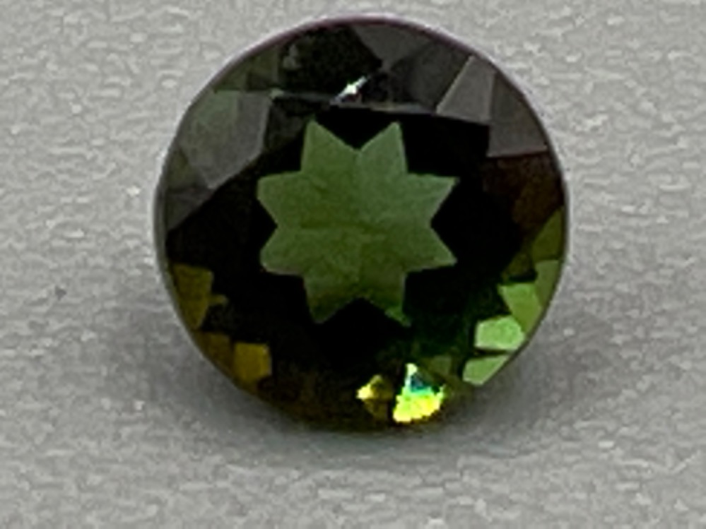 6 x Green Tourmaline round faceted 4mm gemstones - Image 2 of 2