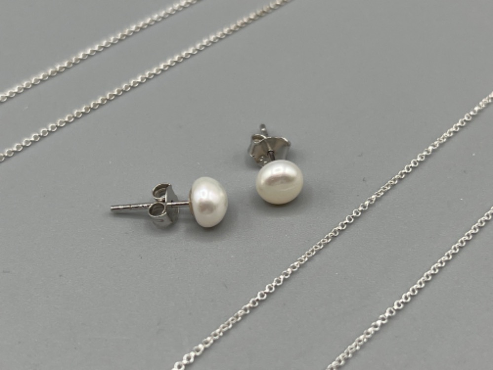 Brand new ex display sterling silver ladies pearl earrings and 2 silver chains 18” - Image 2 of 2