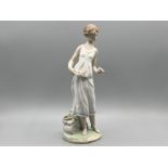 Lladro 7709 Privilege “flowers for a Goddess” in good condition
