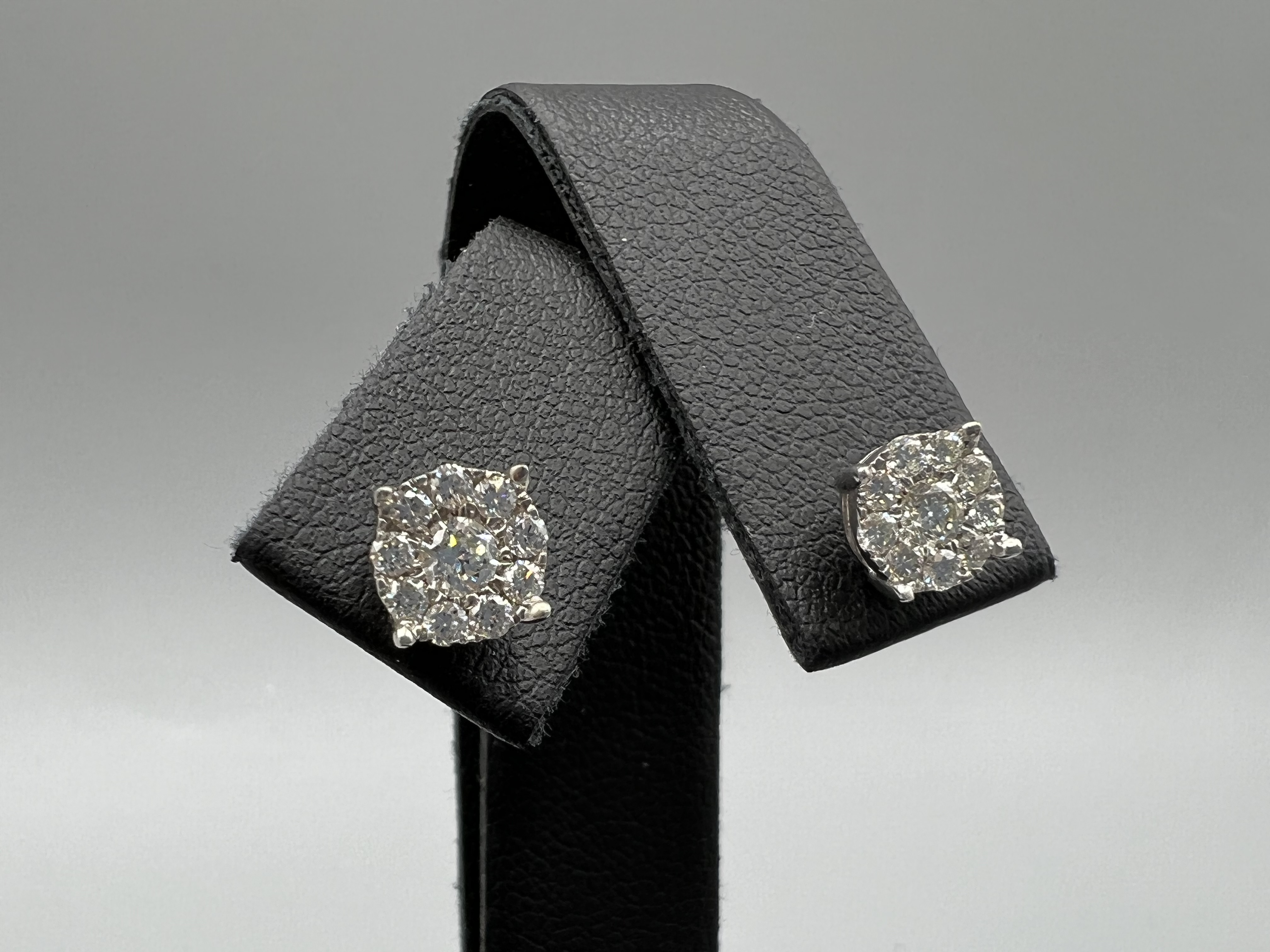 0.80cts Diamond Cluster Stud Earrings in 9ct White Gold 1.3 grams in weight - Image 2 of 2