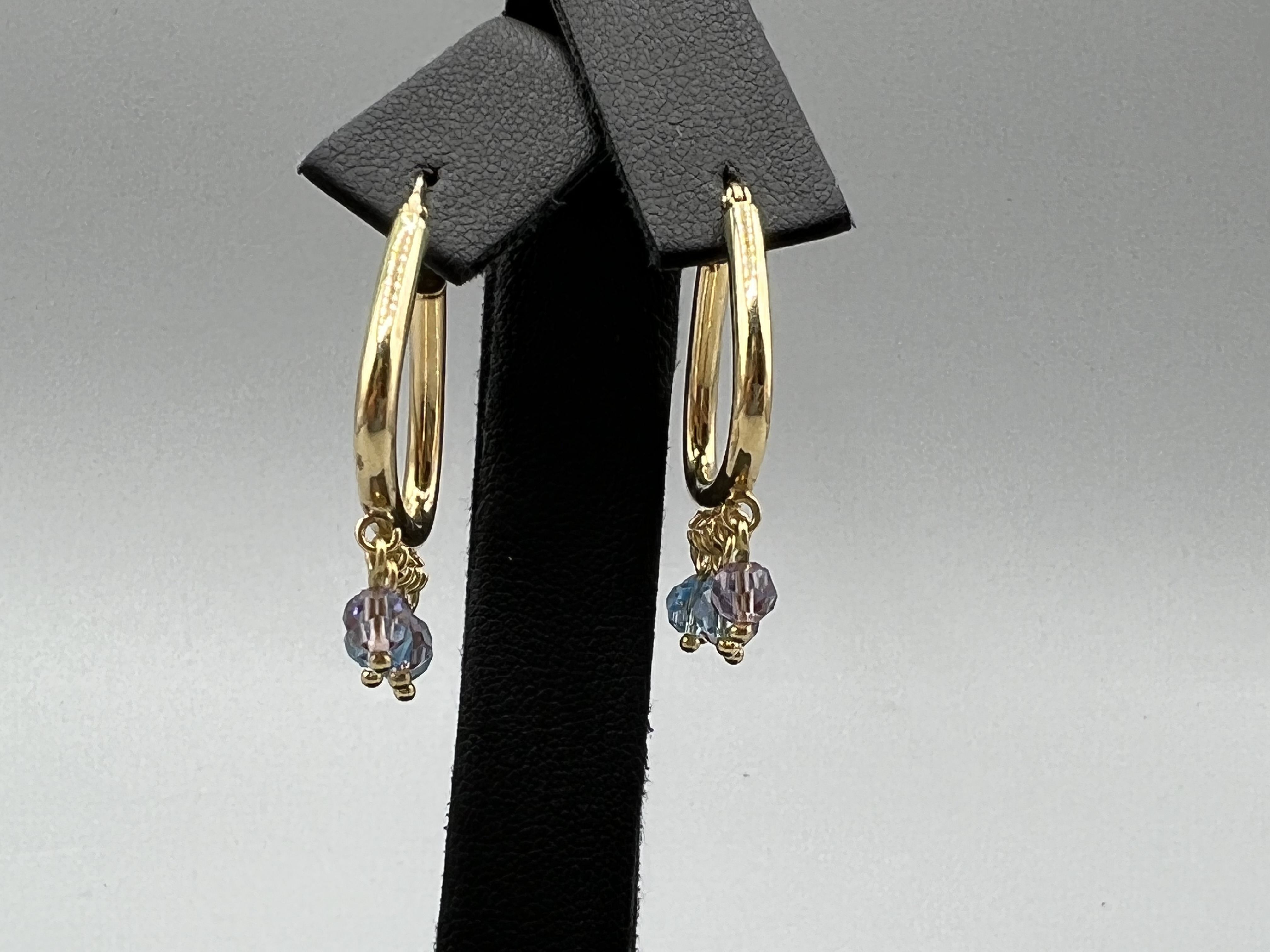 9ct Gold & Blue Stone Fancy Pattern Earrings - 2.8grams - Image 2 of 3