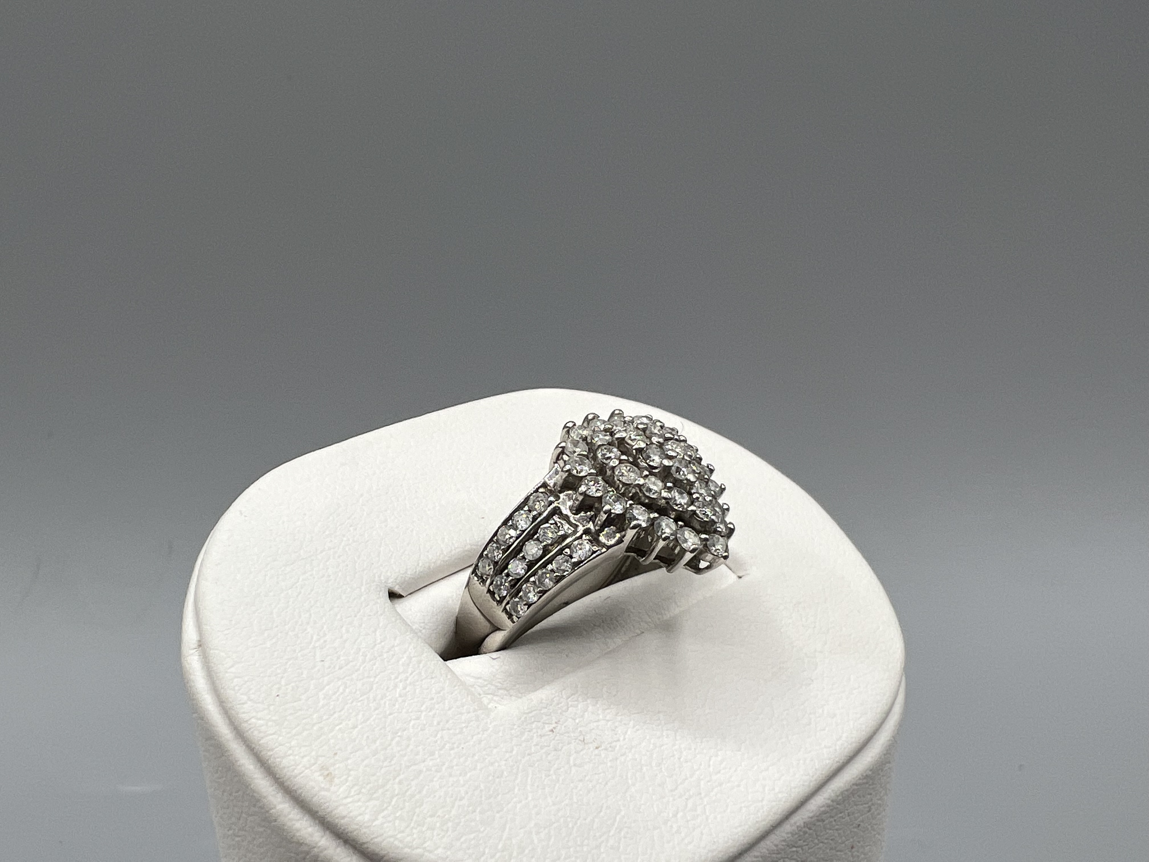 1ct Diamond Pear Shaped Cluster Ring - 4.1g - Image 3 of 3