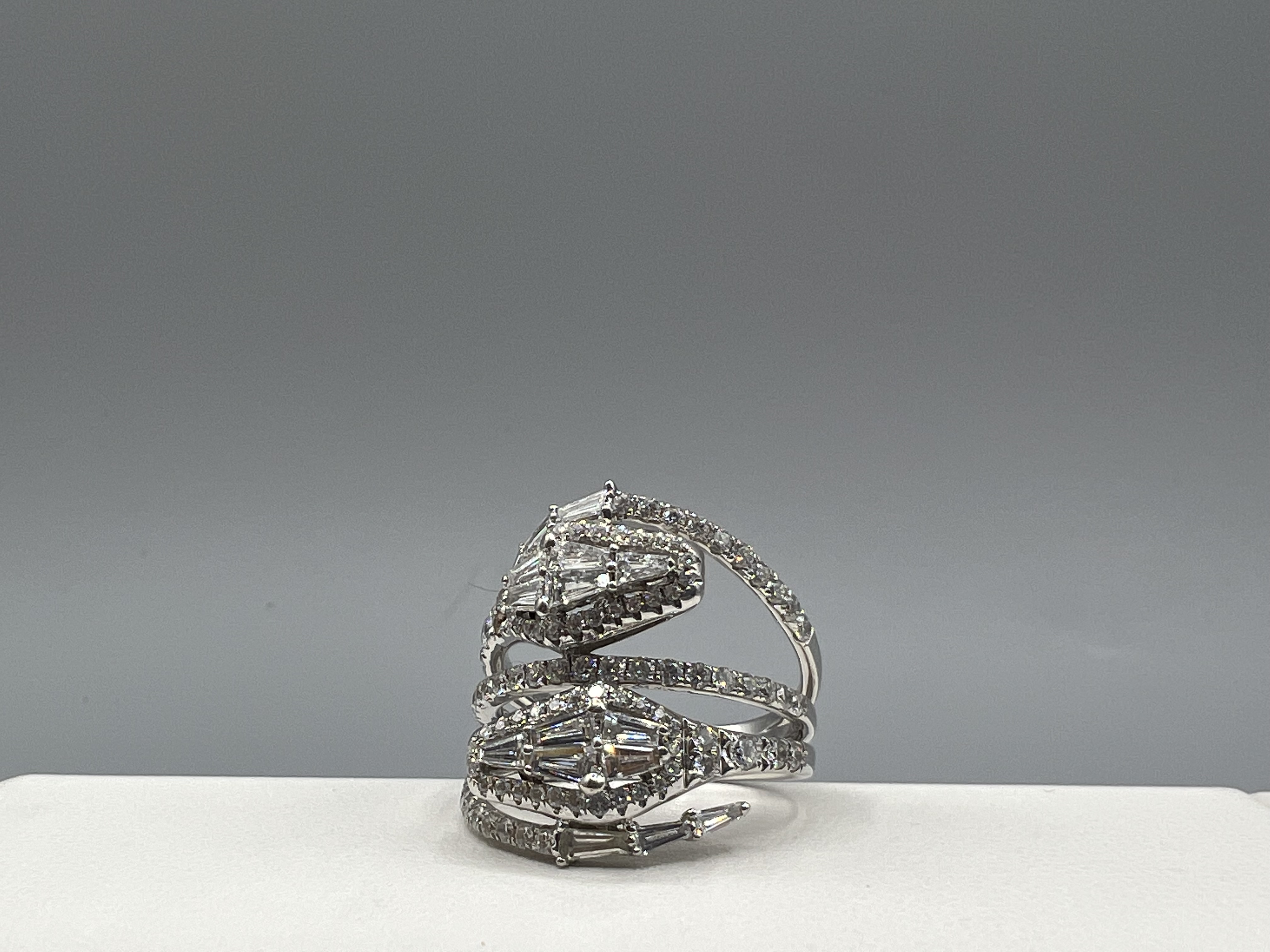 Brand New Ex-Display 18ct White Gold & Diamond Matching Snake Pattern Ring & Necklace Set (Chain - Image 2 of 3