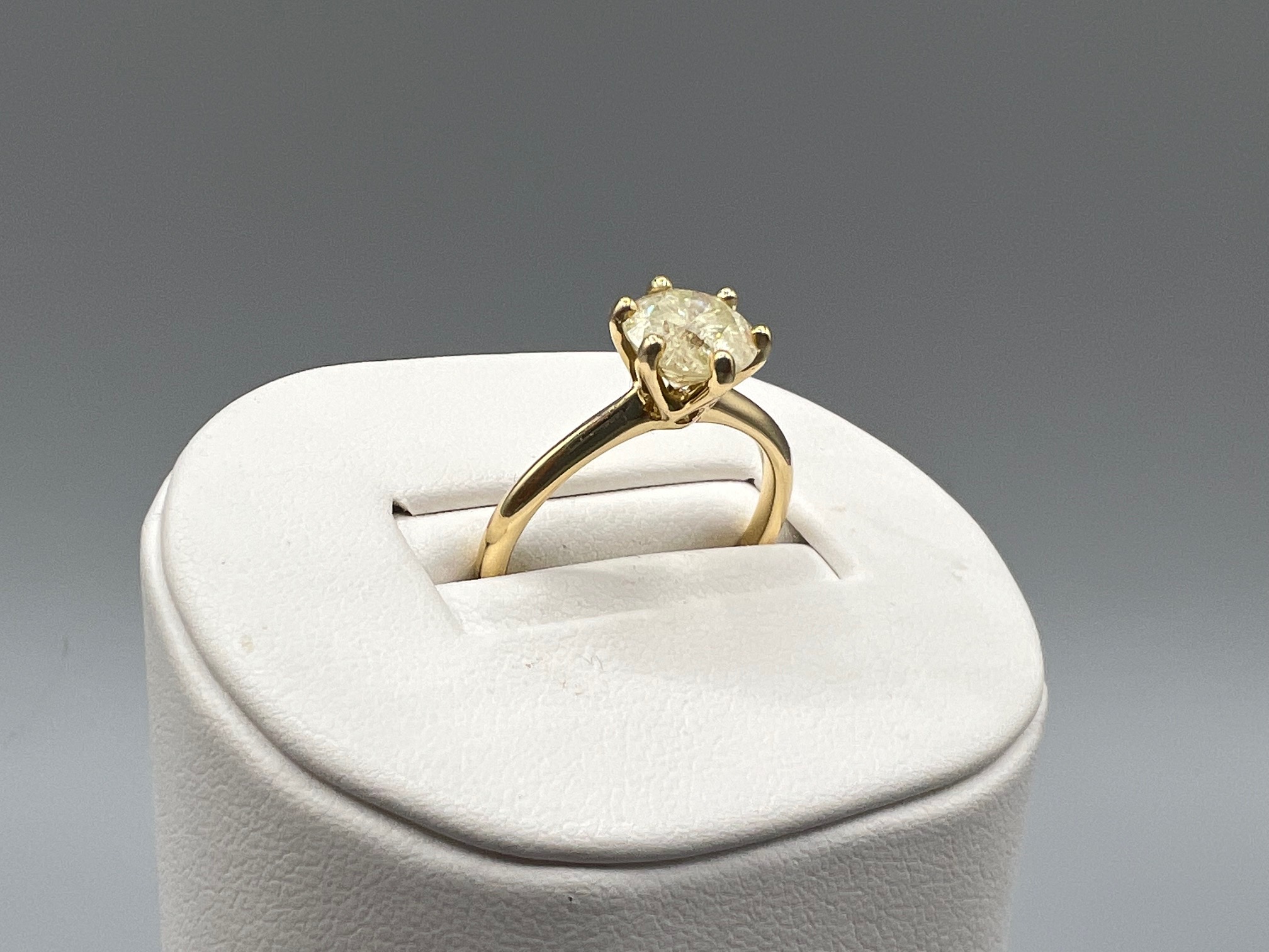 1.75ct Natural Round Brilliant Cut Diamond Solitaire ring in Classic 6- Claw 18ct Gold Mount - - Image 3 of 3