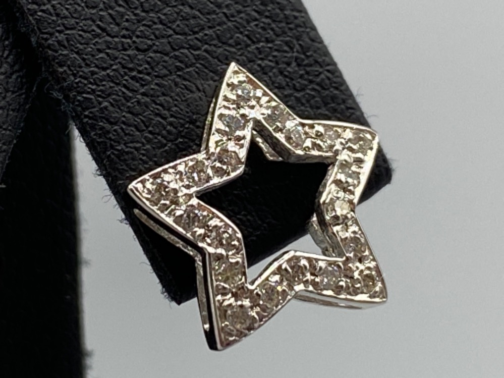 18ct White Gold Star Shape Studs comprising of 0.32ct of diamonds weighing 3grams - Image 3 of 3