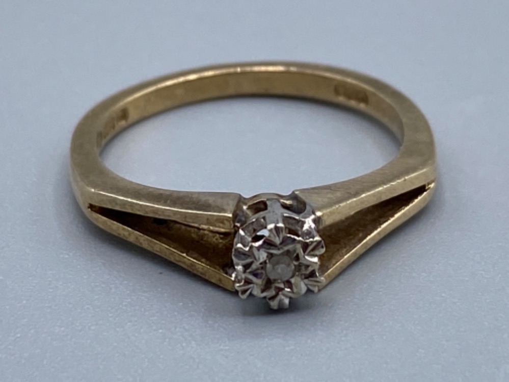 Vintage 9ct gold diamond solitaire ring. Size M (2.5g) - Image 3 of 3