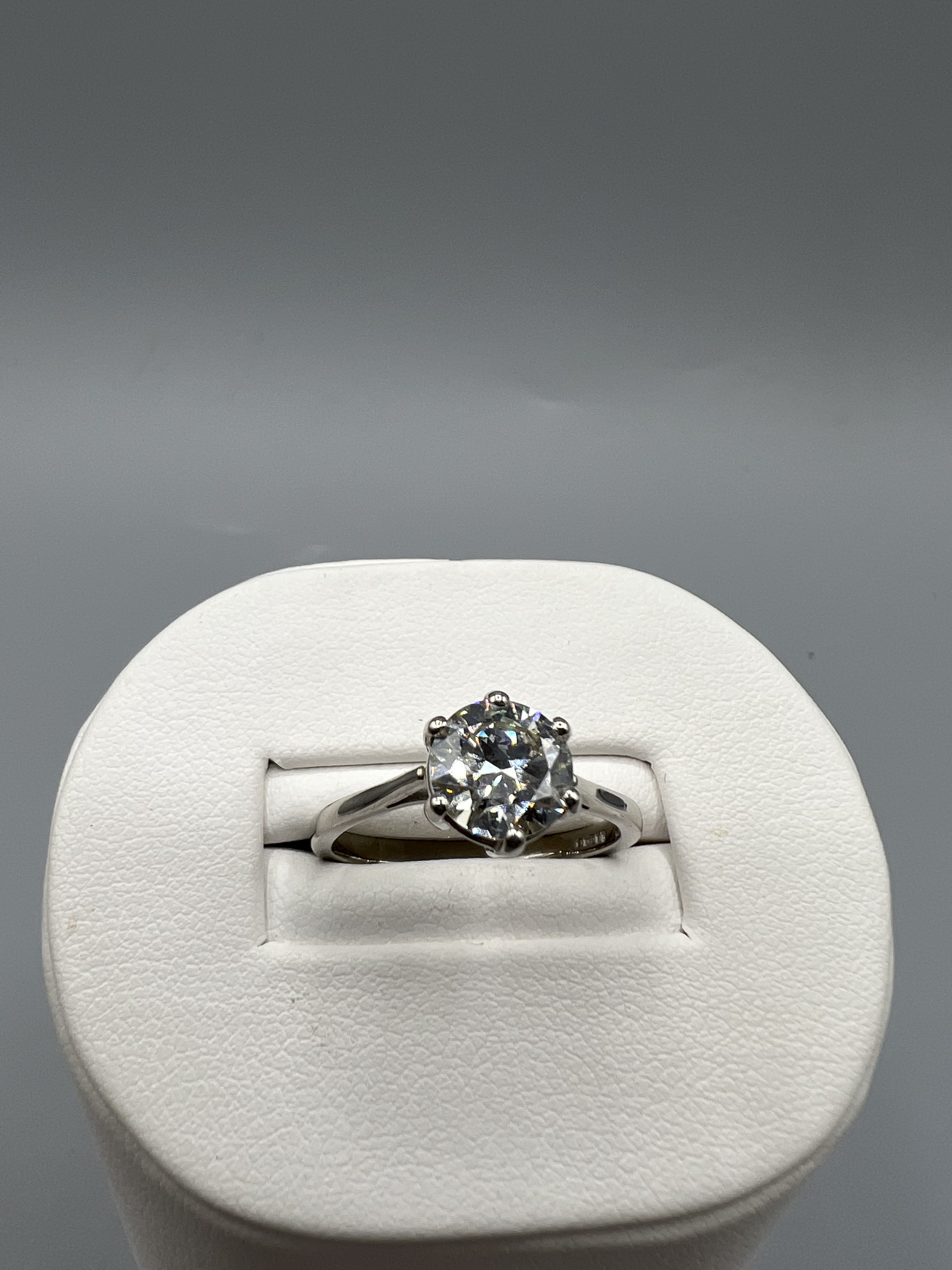 Natural 1.48ct Round Brilliant Diamond Solitaire Ring Certified J VS1 in Platinum Mount - Like New - Image 2 of 3