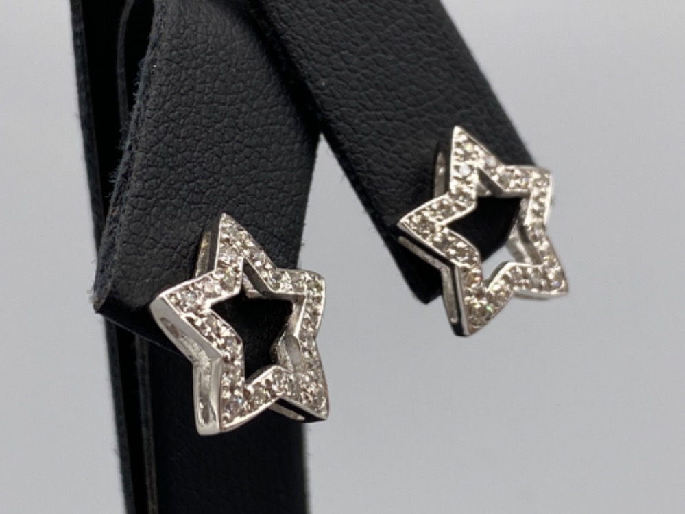 18ct White Gold Star Shape Studs comprising of 0.32ct of diamonds weighing 3grams - Image 2 of 3