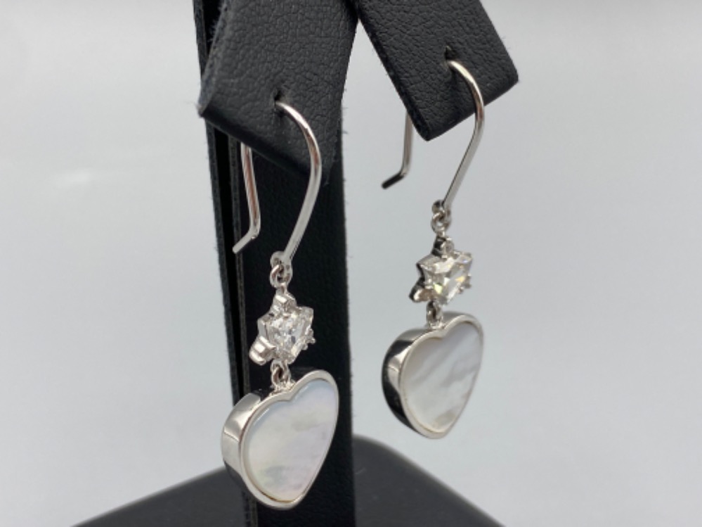 18ct White Gold Mother of Pear Heart Shaped Earrings Comprising of 0.7cts total of diamonds - Image 2 of 3