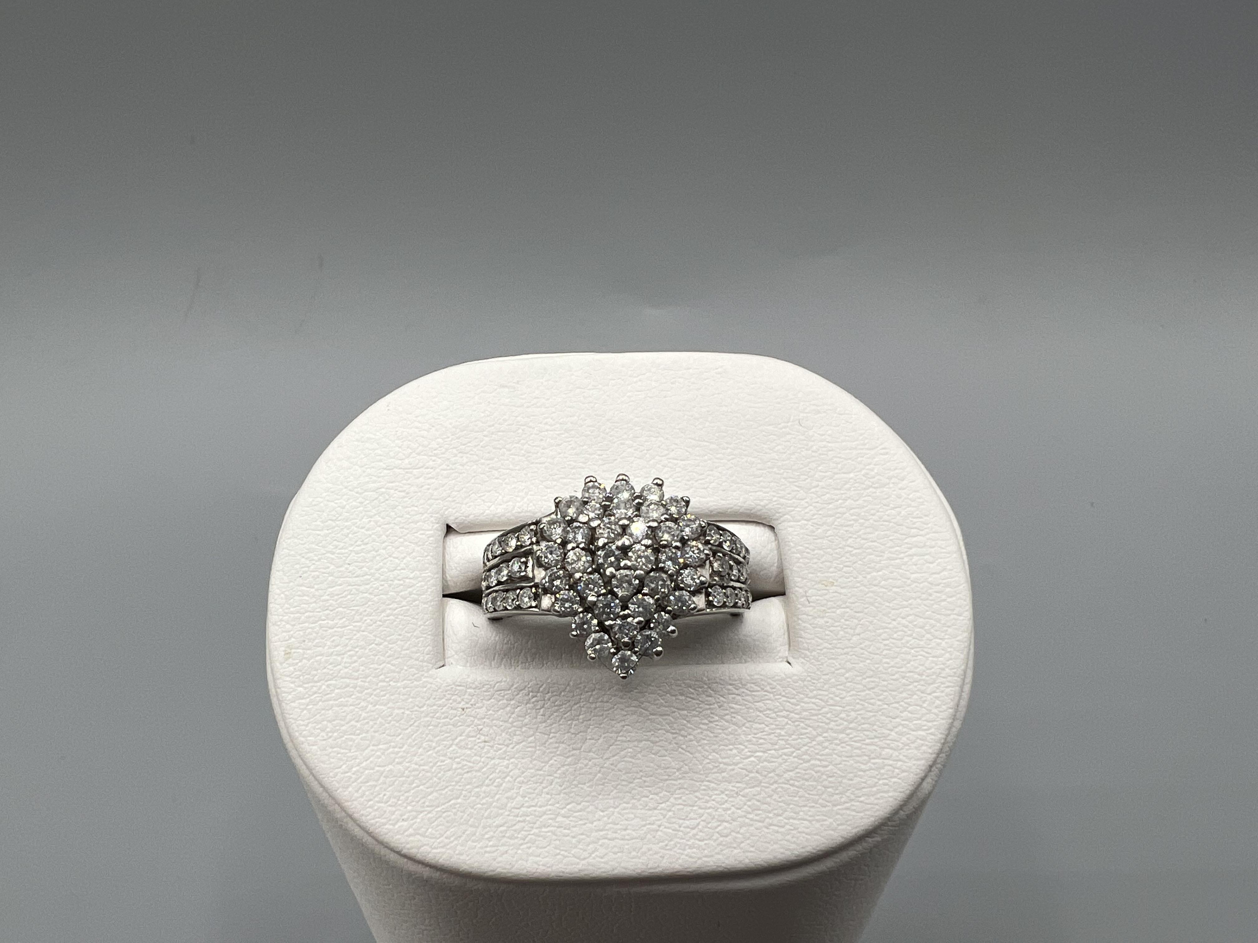 1ct Diamond Pear Shaped Cluster Ring - 4.1g - Image 2 of 3