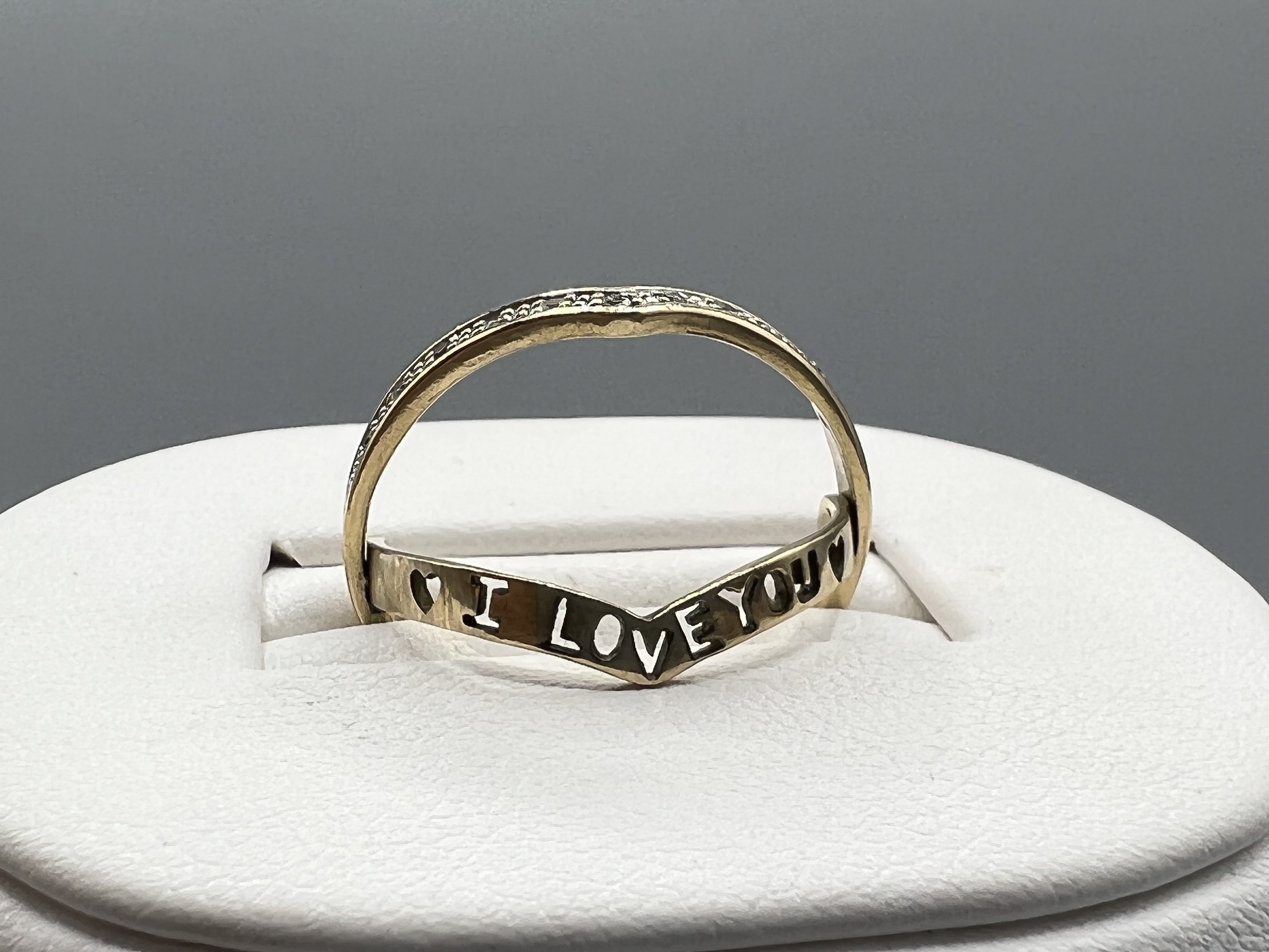 9ct Gold & Diamond Secret Message "I love you ring" - Size N - 2.2 grams - Image 3 of 3