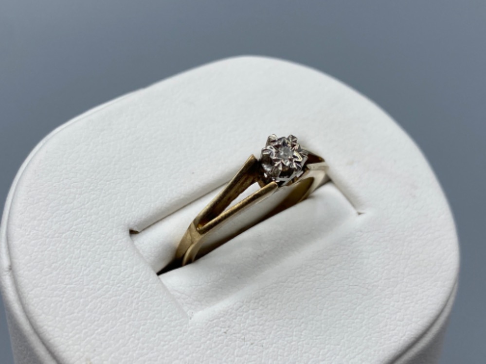 Vintage 9ct gold diamond solitaire ring. Size M (2.5g) - Image 2 of 3