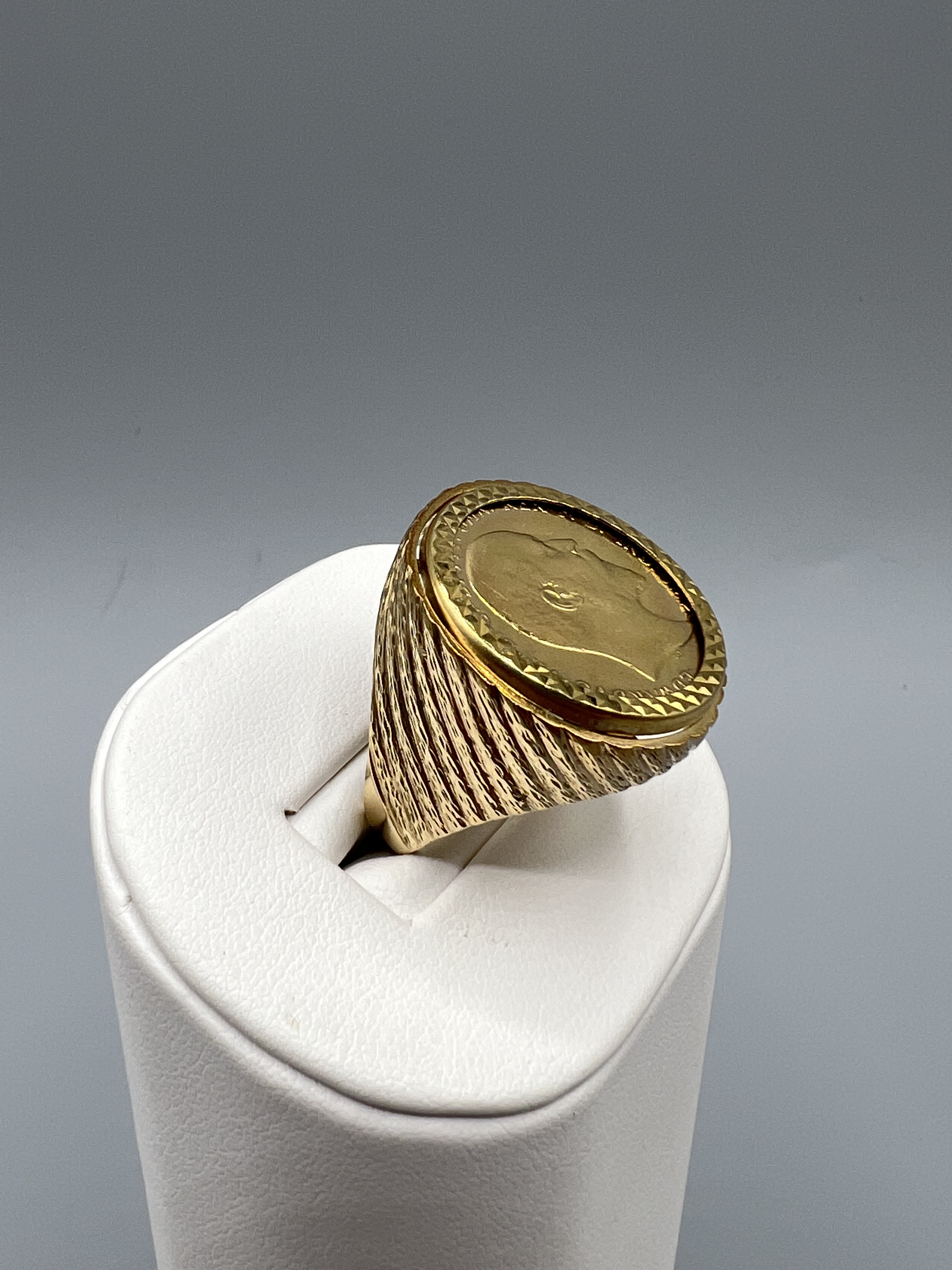 1910 Edward Vii Full Soverign Ring in 9ct Gold Mount Size X - 15.5grams - Image 3 of 3