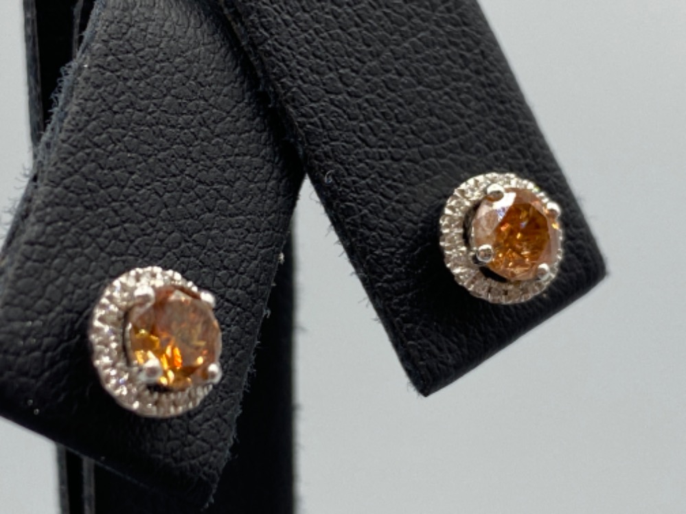 18ct White Gold Earrings comprising of a 0.60ct fancy coloured diamond center stone with 0.19ct - Image 2 of 3
