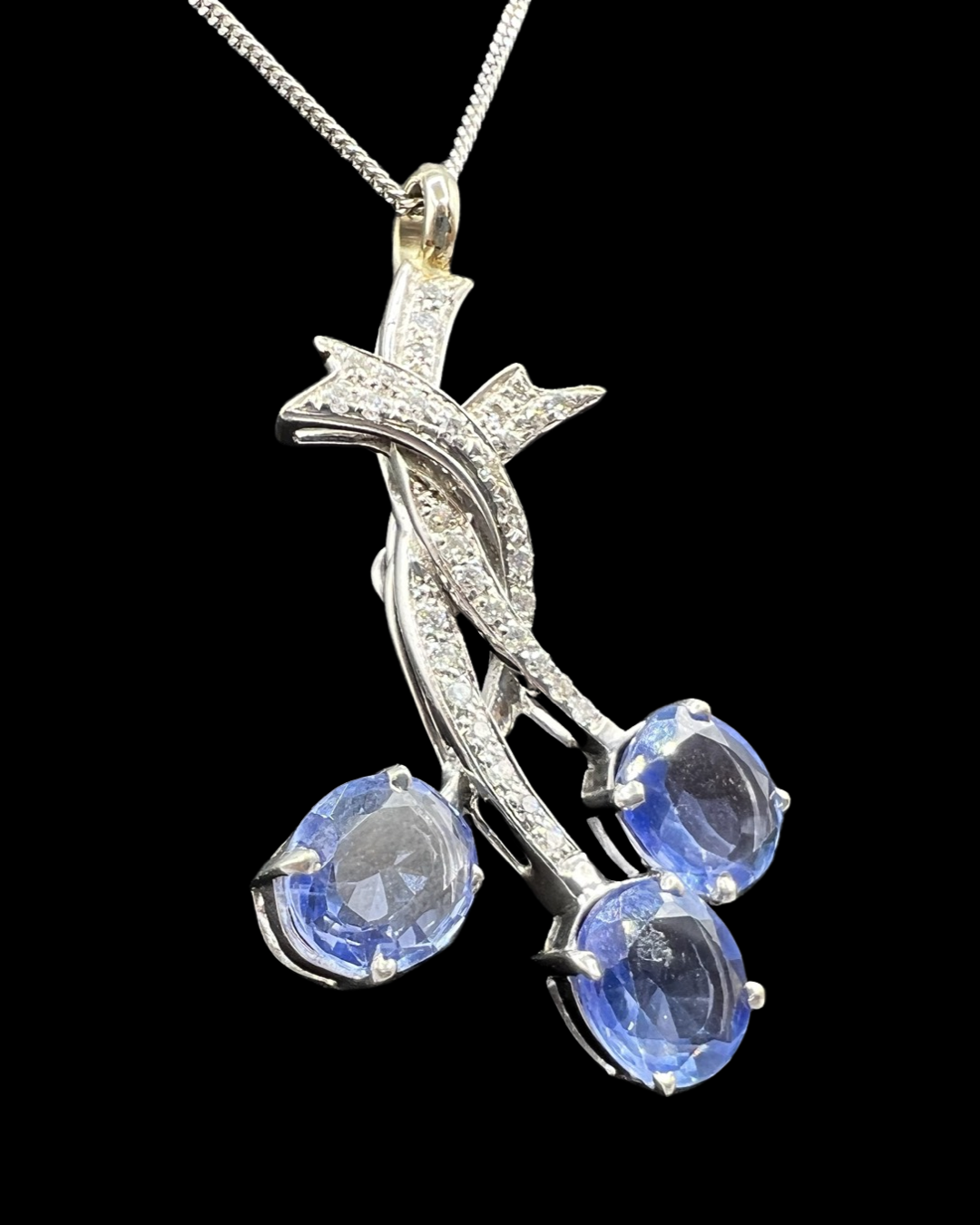 18ct White Gold Diamond & Sapphire Flower Spray Pendant & Necklace 41cm in length - Very Good - Image 2 of 2