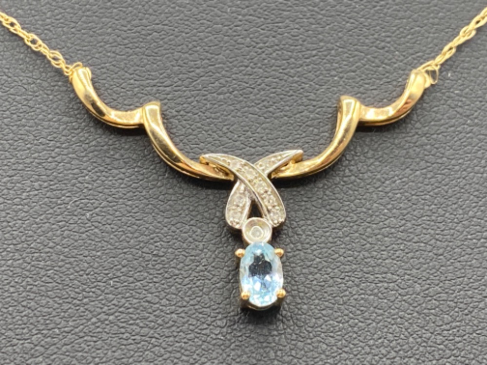 9ct Gold nine diamond and oval aquamarine pendant and chain, 3g - Bild 2 aus 2