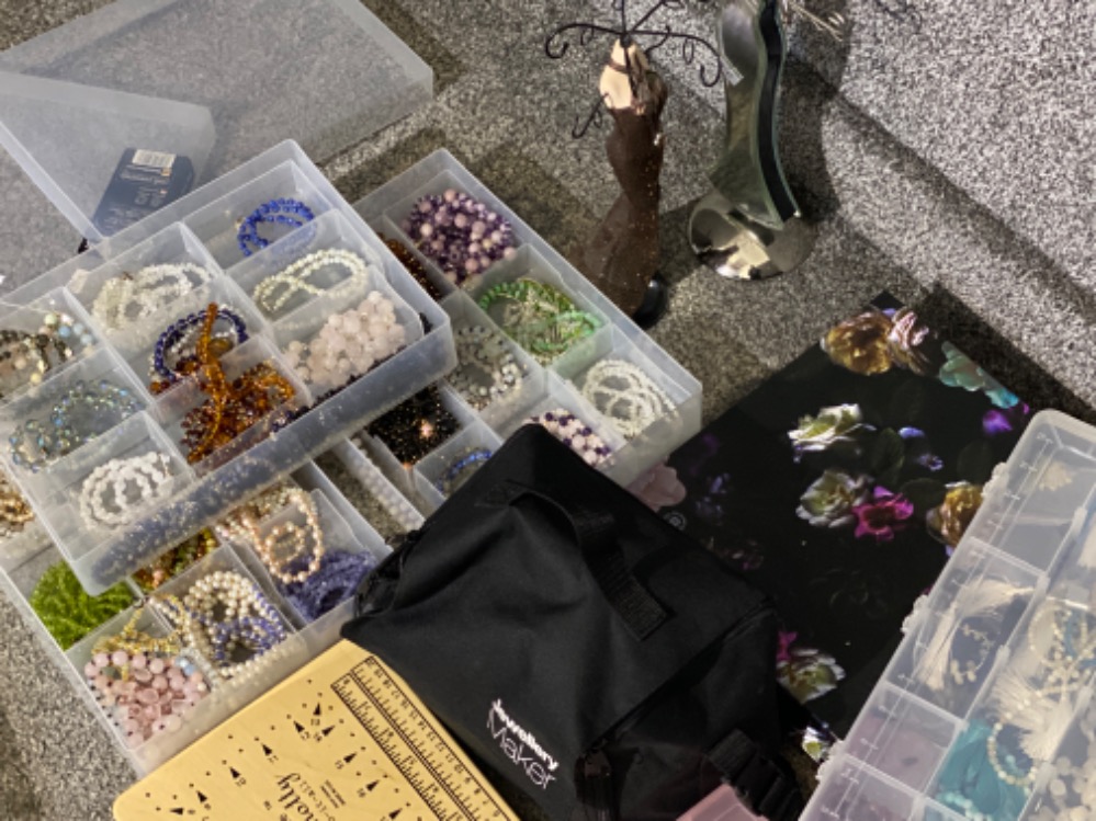 Large quantity of costume jewellery making kits & accessories, includes 3 trays of ready made - Image 2 of 2