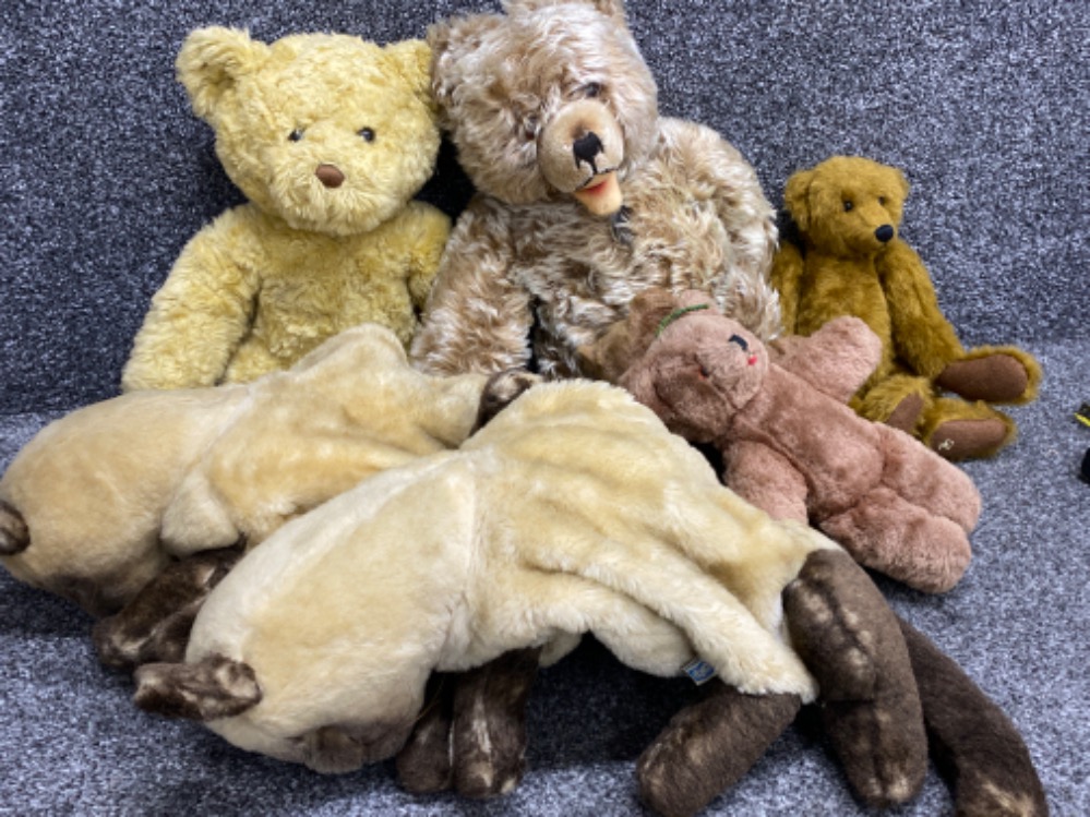 Lot of vintage teddy bears (including one by cottage collectibles)