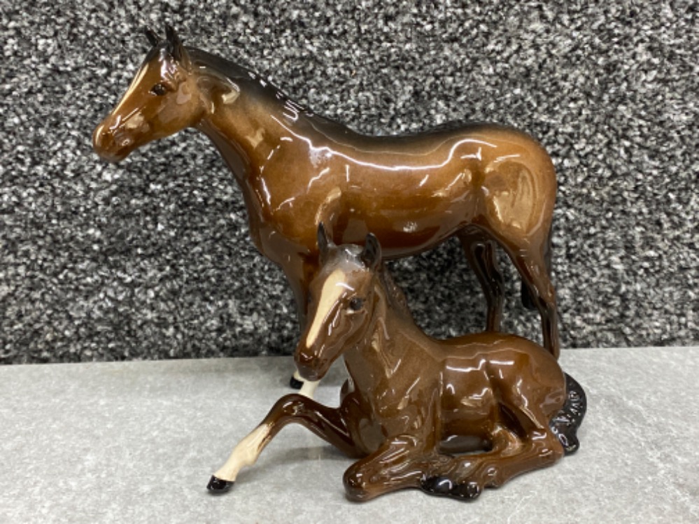 Beswick brown horse & laying down foal (915) - both gloss finish