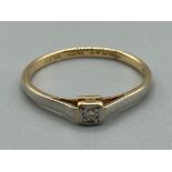 Ladies 18ct yellow gold platinum and diamond solitaire ring size K 1.2g gross
