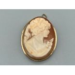 Ladies 9ct yellow gold cameo brooch/pendant 6.7g gross