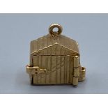 9ct Gold Barn Charm with opening door,6.0grm