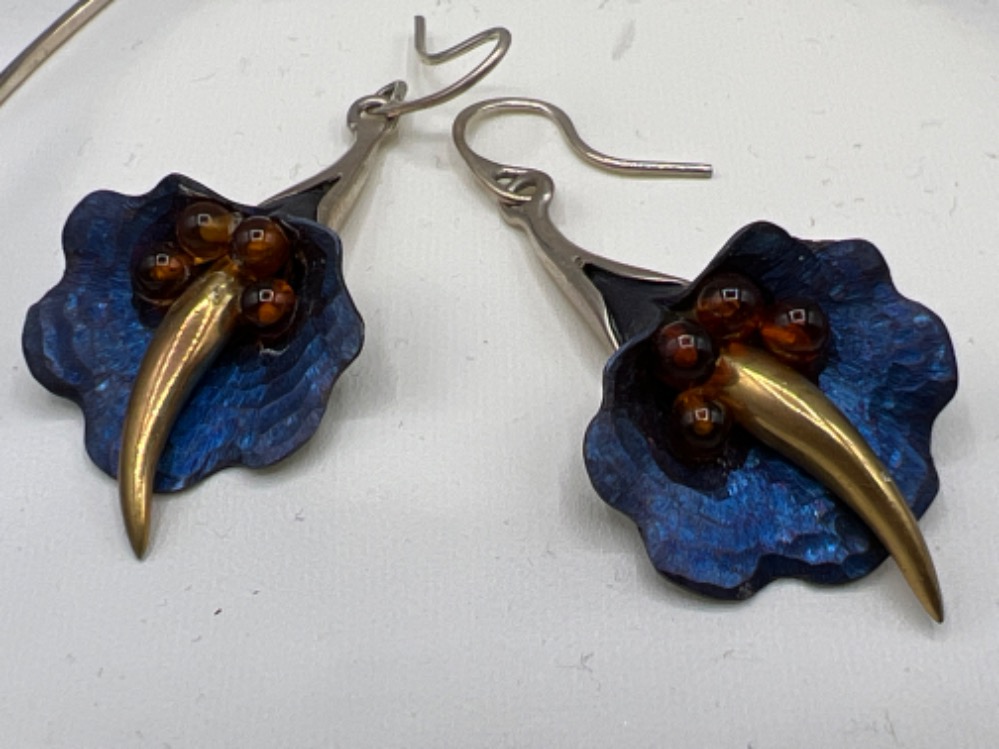 Silver enamel and Amber earrings and collarette - Image 2 of 3