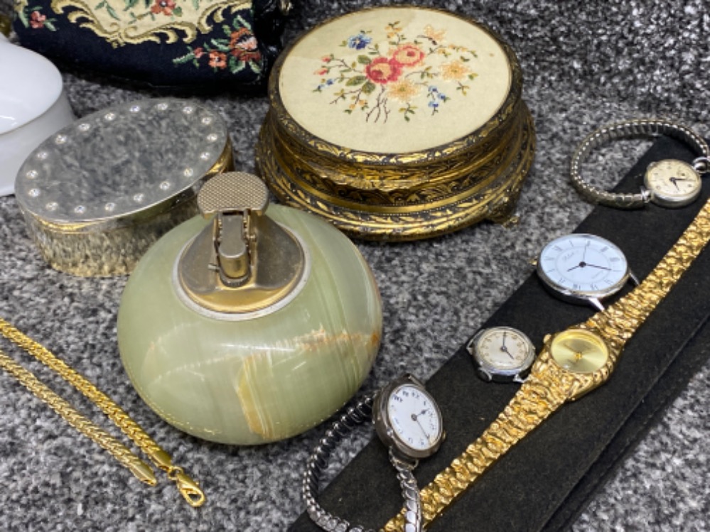 Miscellaneous trinkets, onyx table lighter together with wristwatches & gilt bracelets - Bild 2 aus 2