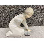 Lladro figure 4523 little girl with slippers