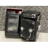 Vintage 1970 Yashica Mat-124 G - Medium format twin lens reflex film camera