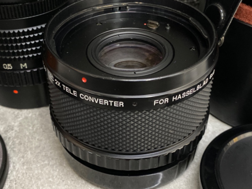 Vivitar MC 2x tele converter for Hasselblad 6x6 plus 1 other lens both with protective cylindrical - Bild 2 aus 3