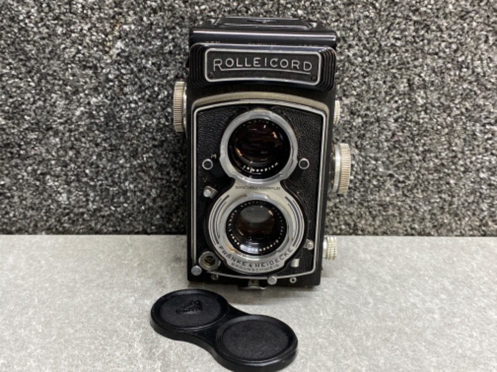 Rolleicord Vb TLR film camera with brown leather case