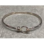 Silver bangle with clip fitting, 7.3G