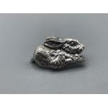 A silver rabbit brooch 5.66g