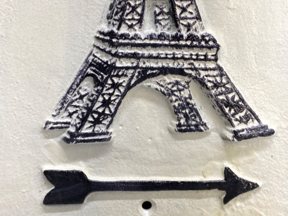 Cast metal Eiffel Tower tourists wall plaque, 31x19cm - Image 3 of 3