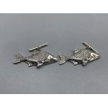 A pair of silver cufflinks in the form of fish 8.5g