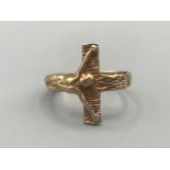 Vintage 9ct yellow gold Jesus Christ Crucifix ring size O 3.8g