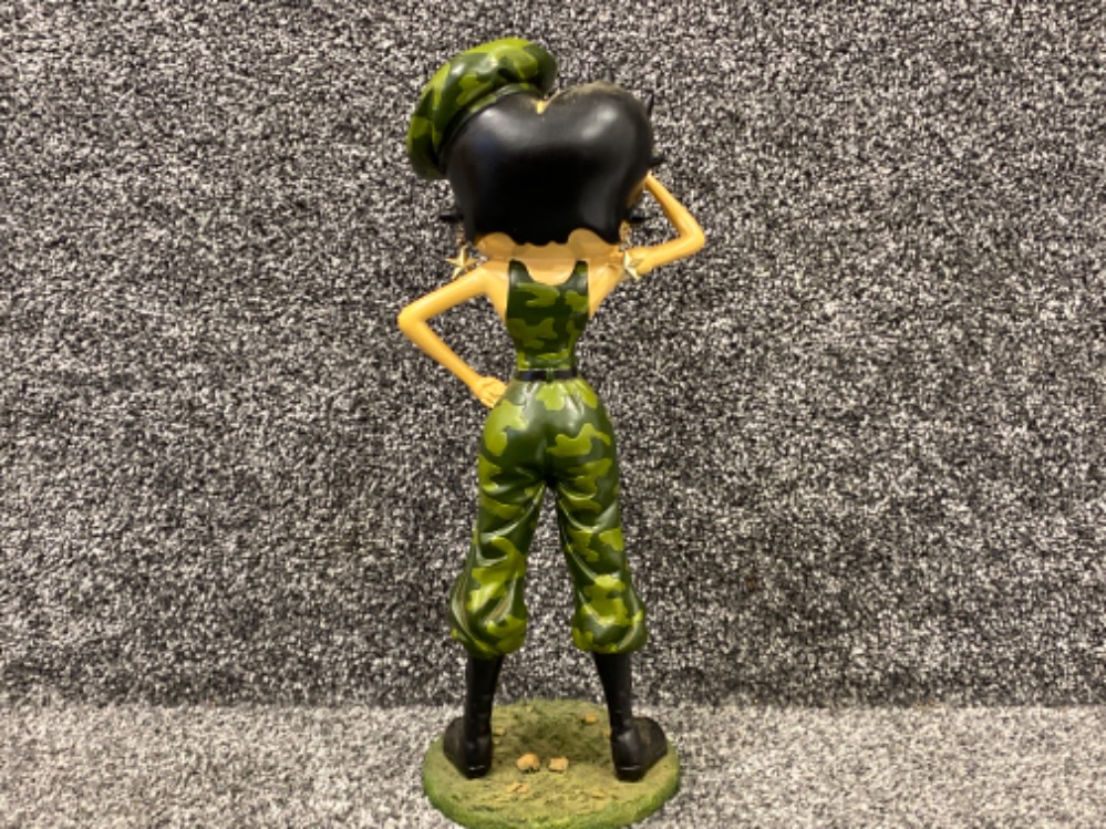 Vintage resin Betty Boop figurine “army commando”, Height 33cm - Image 3 of 3