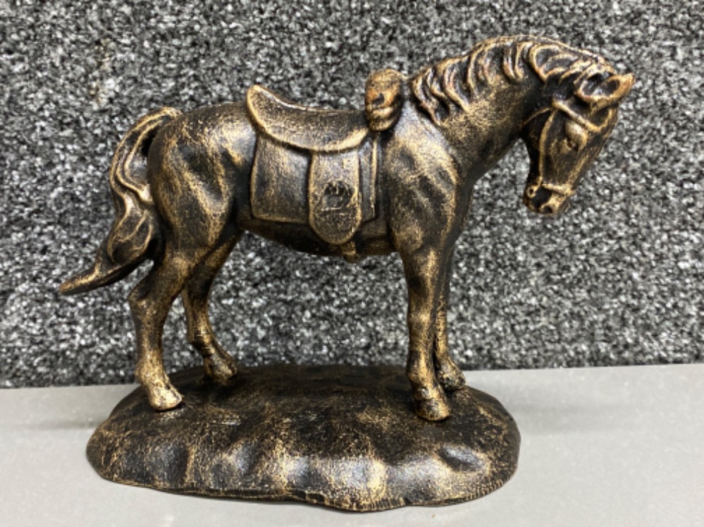 Cast metal horse ornament - Height 15cm x 20cm Length