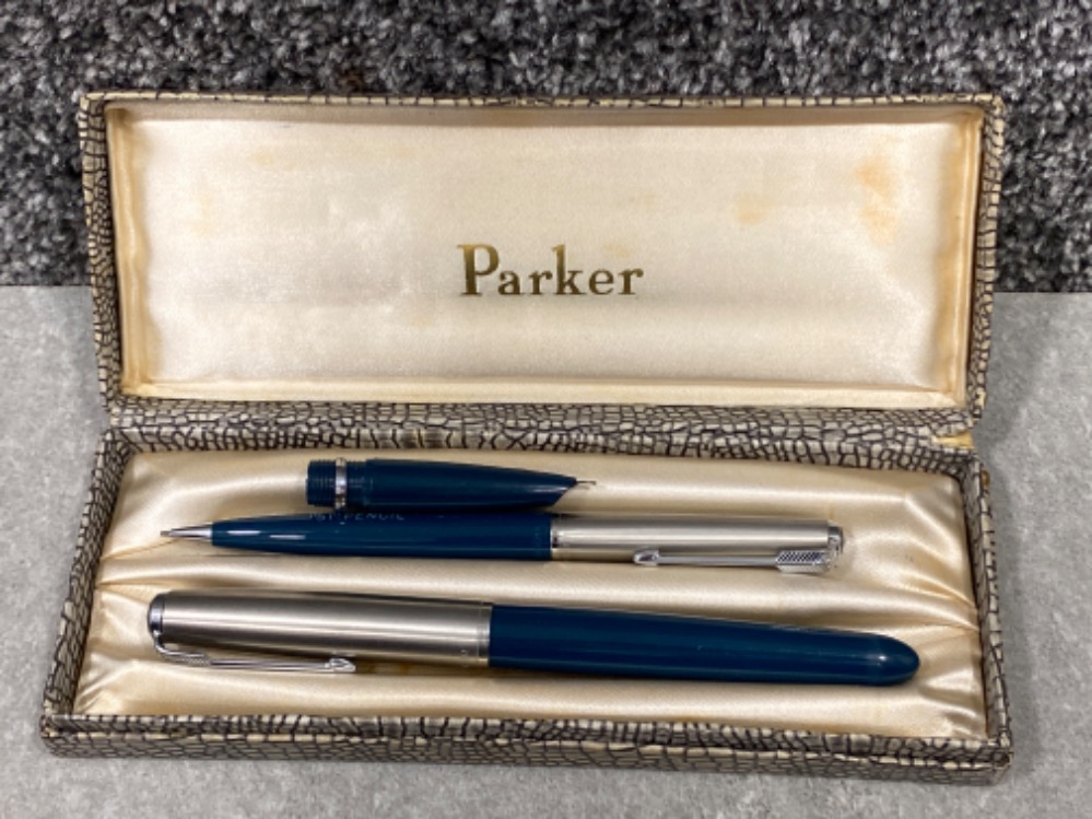 Vintage Parker pen set with original case