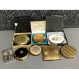 Tray of vintage compacts including 2 by Stratton