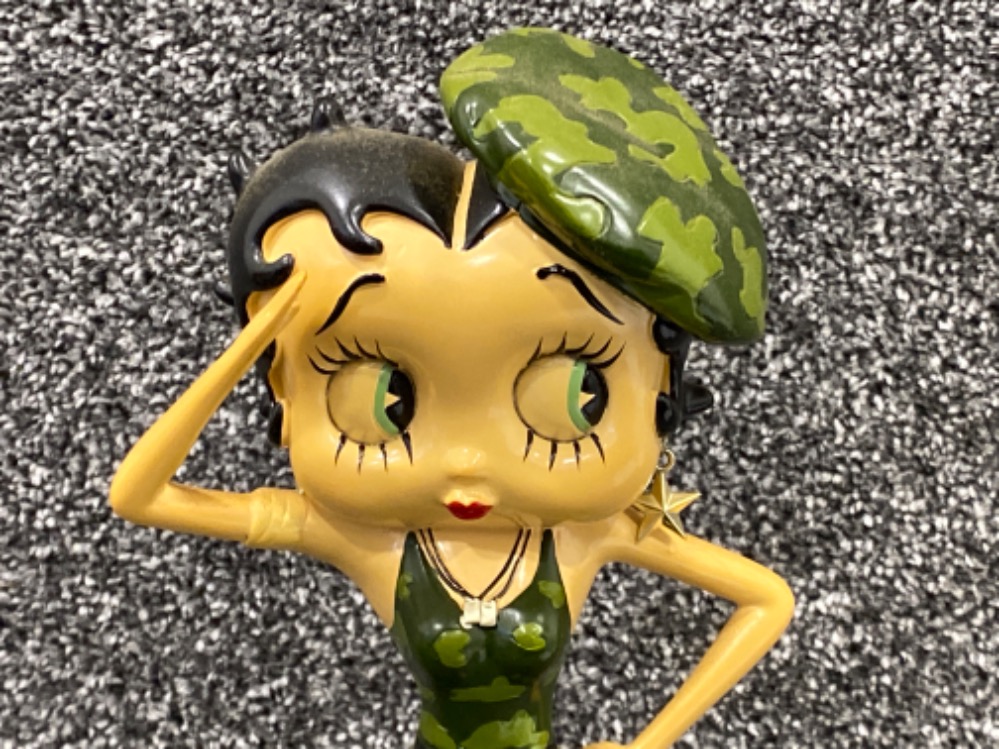 Vintage resin Betty Boop figurine “army commando”, Height 33cm - Image 2 of 3