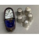 5 silver hallmarked thimbles, one with original vintage case 19.9g