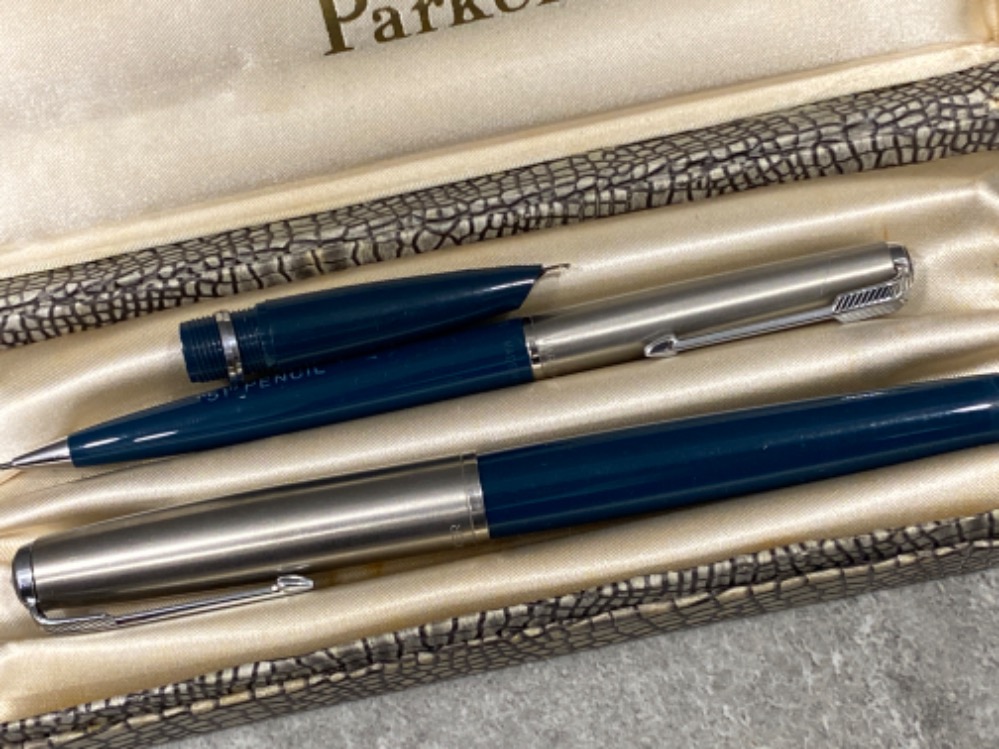 Vintage Parker pen set with original case - Image 2 of 2