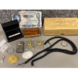 Mixed lot of vintage items to include Bank Of England £5 note, 2x gilt metal Krugerrand ingots,